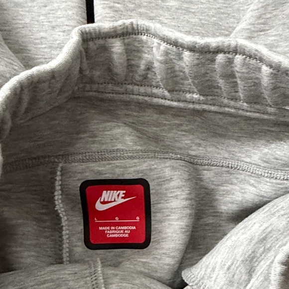 Nike Kids Light Gray Jogger Set - Picture 3 of 4